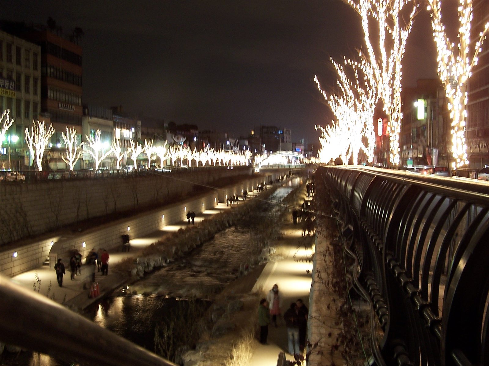 Cheonggyecheon Stream walking path at night in Seoul