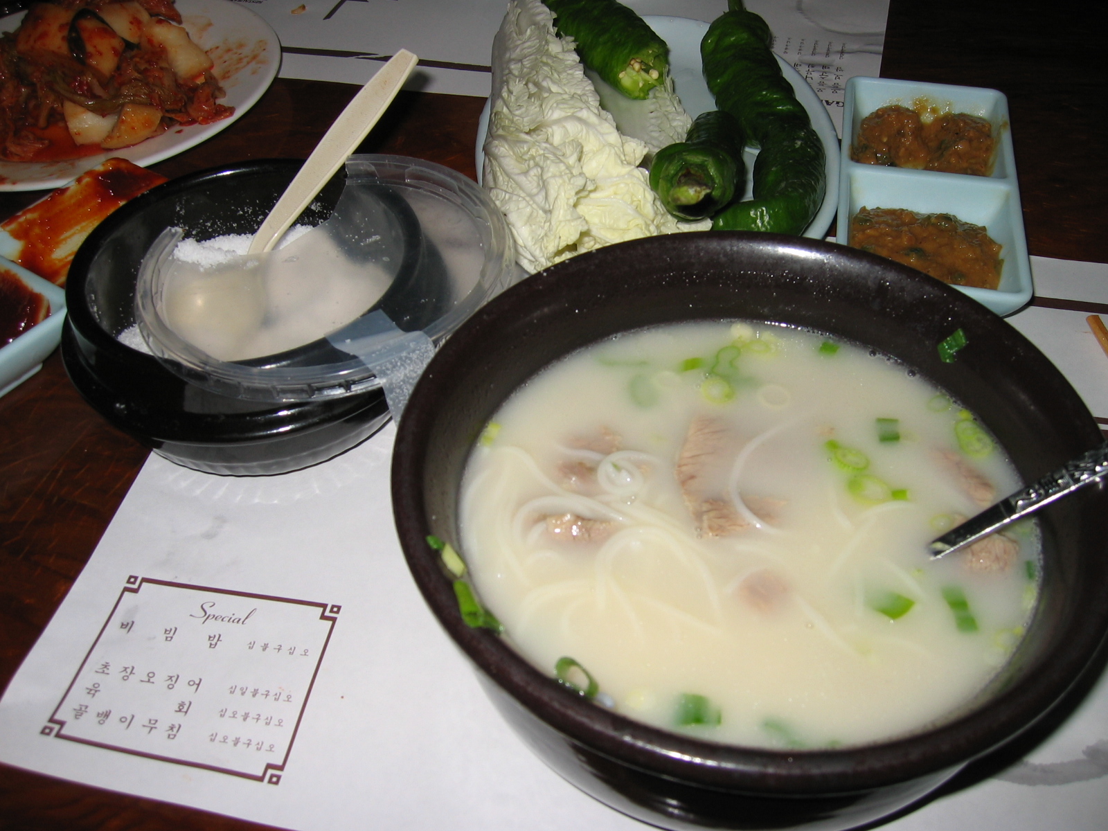 A bowl of seolleongtang with sliced beef and green onion