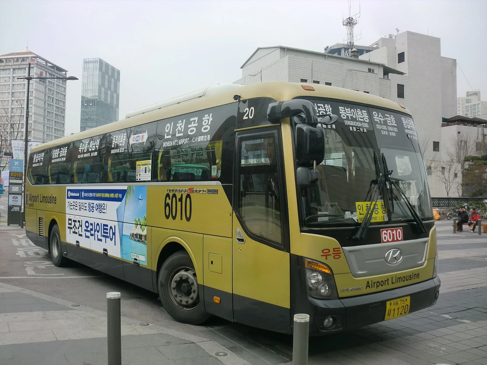Airport limousine bus serving Incheon International Airport and Seoul