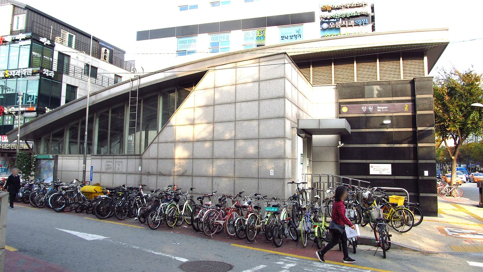 Entrance to Mangwon Station on Seoul Subway Line 6
