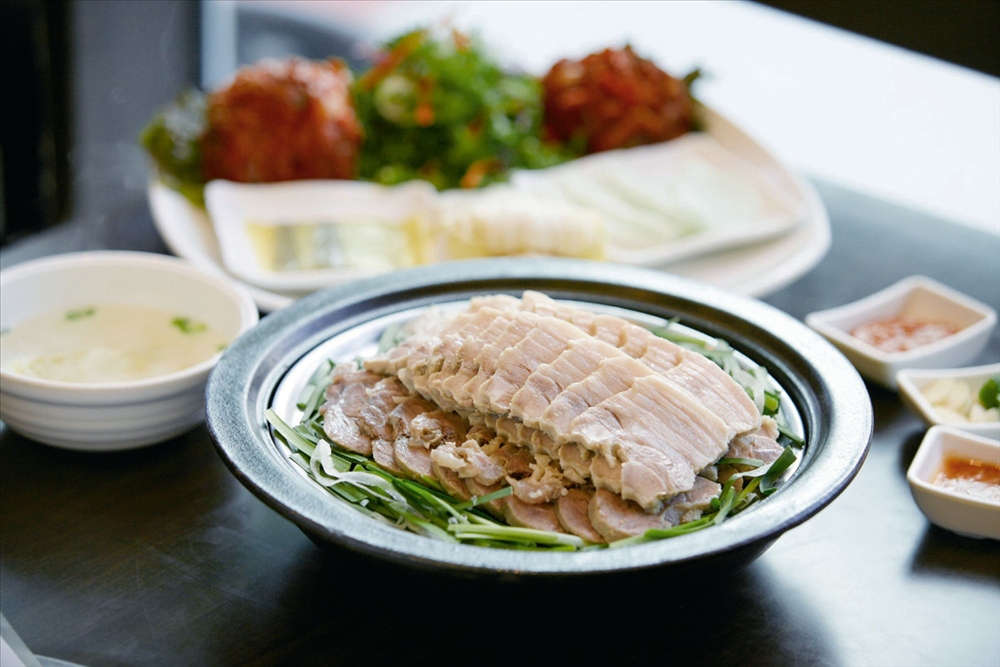 Korean bossam served with vegetables and sauce