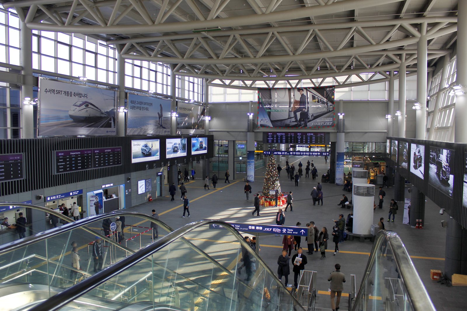 Main hall of Suseo SRT Station in Seoul