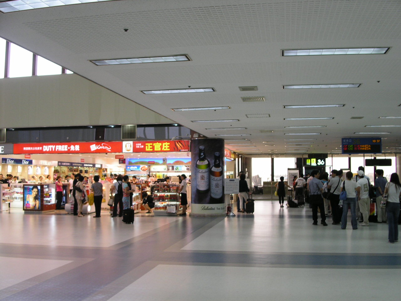 Concourse inside Gimpo International Airport